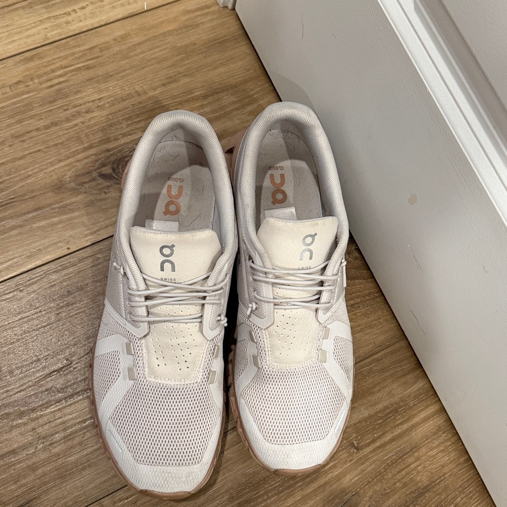 On Running Cloud Shoes in Light Cream and Beige - Picture 4 of 6